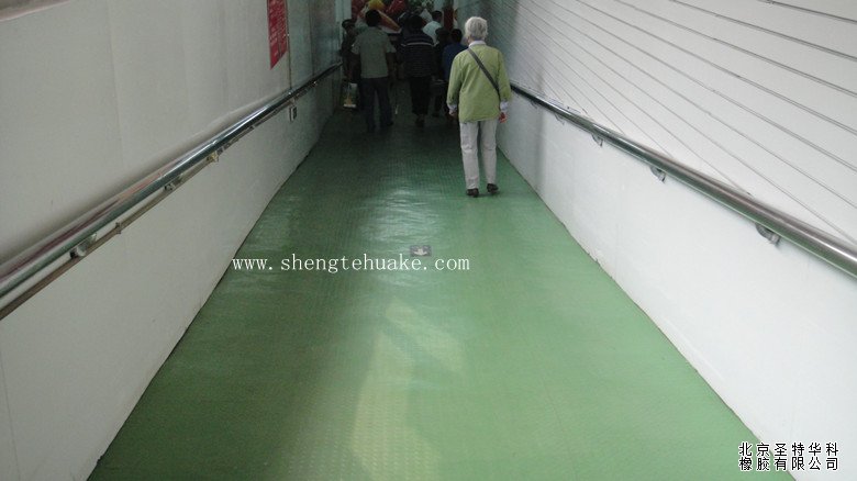 超市發橡膠地板工程實圖